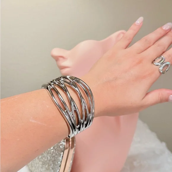 ⚜️ Silver Statement Cuff Bracelet - Picture 3 of 7